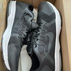 NIKE ATHLETIC SHOES👟